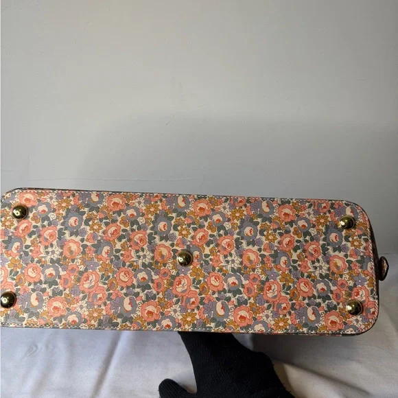 Gucci Floral Liberty Canvas Top-Handle Duffel — Coral, Beige, Green - Picture 7 of 12